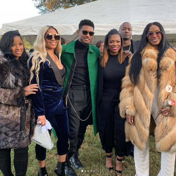 Usher (manteau vert) - Enterrement de Kim Porter à Evergreen, dans le Colorado. Le 24 novembre 2018.