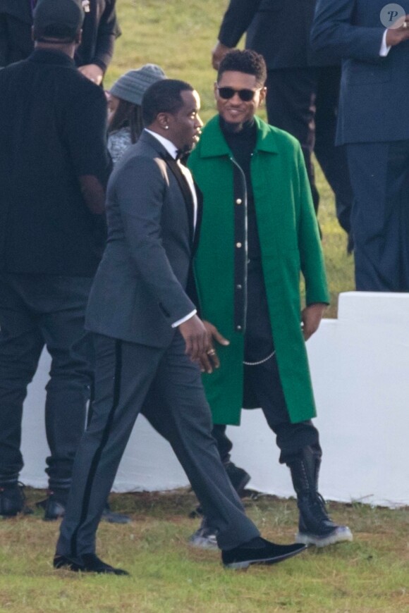 Usher - Sean Combs lors des obsèques de son ex compagne et mère de ses enfants Kim Porter à Columbus le 24 novembre 2018.