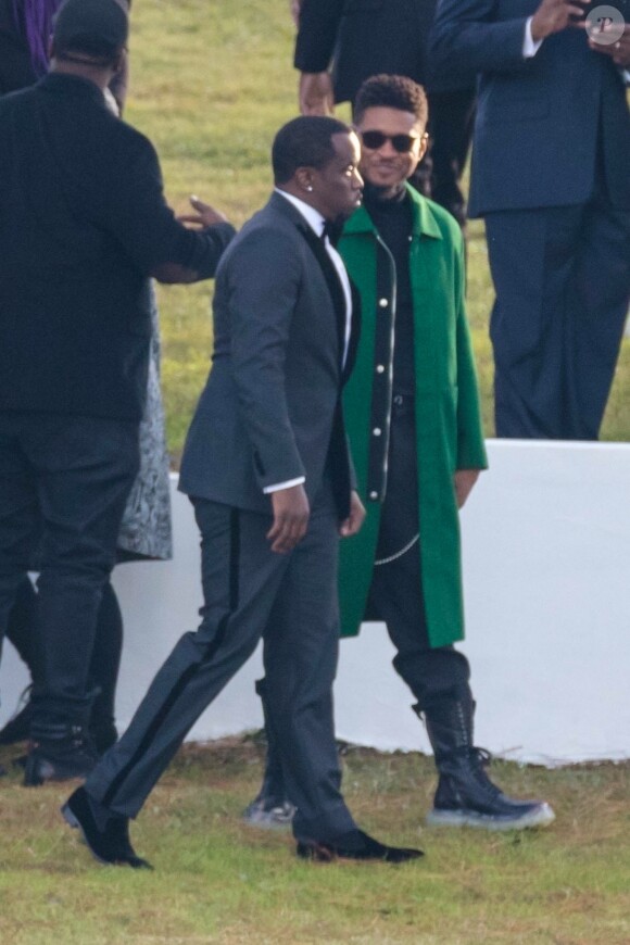 Usher - Sean Combs lors des obsèques de son ex compagne et mère de ses enfants Kim Porter à Columbus le 24 novembre 2018.