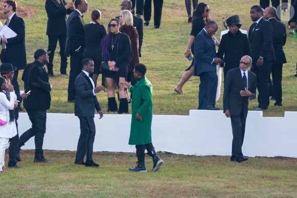 Usher - Sean Combs lors des obsèques de son ex compagne et mère de ses enfants Kim Porter à Columbus le 24 novembre 2018.