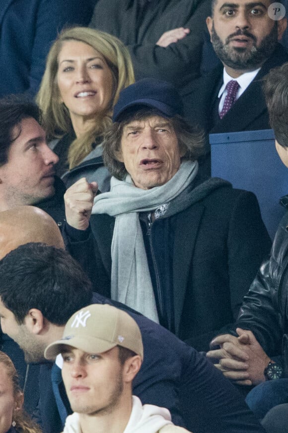 Mick Jagger dans les tribunes du Parc des Princes lors du match de ligue des champions de l'UEFA opposant le Paris Saint-Germain à Liverpool FC à Paris, France, le 28 novembre 2018. Le PSG a gagné 2-1. © Cyril Moreau/Bestimage