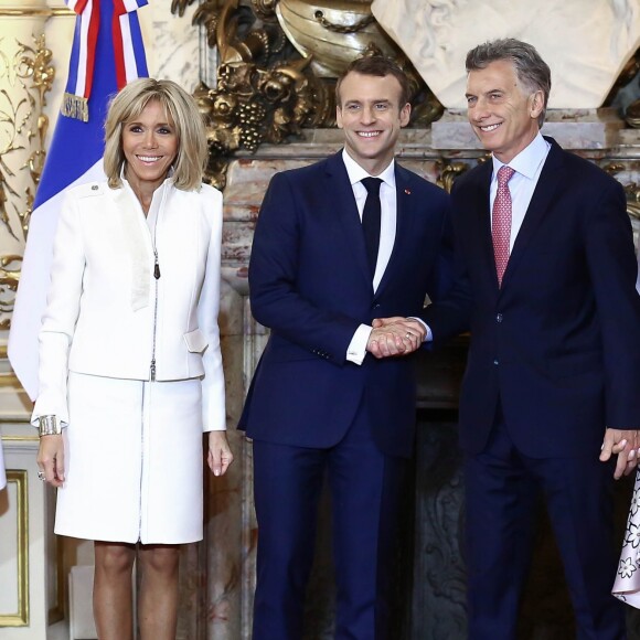 La première dame Brigitte Macron, le président Emmanuel Macron, Mauricio Macri, président de l'Argentine, Julianna Macri, la femme du président de l'Argentine - Le président de l'Argentine et sa femme accueillent le couple présidentiel français à la Casa Rosada à Buenos Aires le 29 novembre 2018. © Stéphane Lemouton / Bestimage