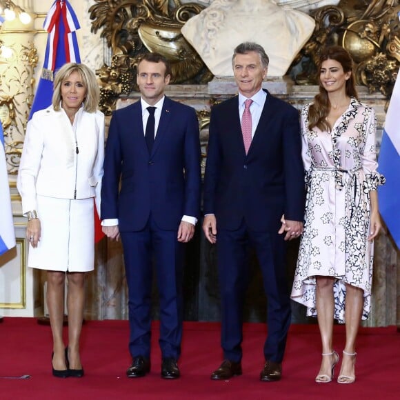 La première dame Brigitte Macron, le président Emmanuel Macron, Mauricio Macri, président de l'Argentine, Julianna Macri, la femme du président de l'Argentine - Le président de l'Argentine et sa femme accueillent le couple présidentiel français à la Casa Rosada à Buenos Aires le 29 novembre 2018. © Stéphane Lemouton / Bestimage