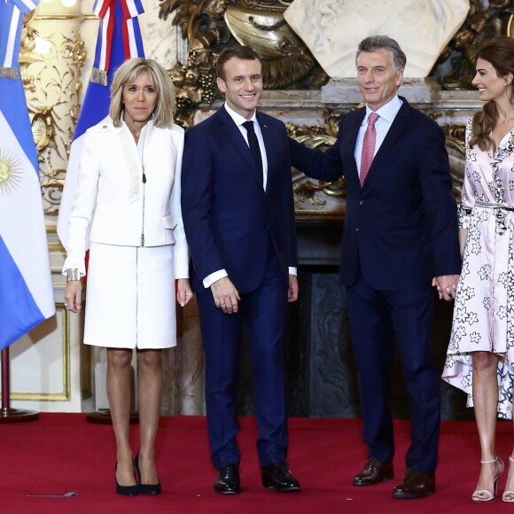 La première dame Brigitte Macron, le président Emmanuel Macron, Mauricio Macri, président de l'Argentine, Julianna Macri, la femme du président de l'Argentine - Le président de l'Argentine et sa femme accueillent le couple présidentiel français à la Casa Rosada à Buenos Aires le 29 novembre 2018. © Stéphane Lemouton / Bestimage