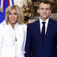 Brigitte Macron à la pointe du chic en blanc, complice avec la primera dama