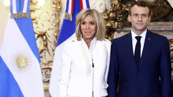 Brigitte Macron à la pointe du chic en blanc, complice avec la primera dama