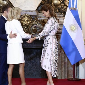 Le président Emmanuel Macron, la première dame Brigitte Macron, Julianna Macri, la femme du président de l'Argentine - Le président de l'Argentine et sa femme accueillent le couple présidentiel français à la Casa Rosada à Buenos Aires le 29 novembre 2018. © Stéphane Lemouton / Bestimage