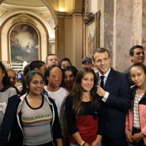 Le président de la République française Emmanuel Macron et sa femme la Première Dame Brigitte Macron visitent la cathédrale métropolitaine de Buenos Aires, Argentine, le 29 novembre 2018, lors d'une visite officielle avant de participer au G20. © Ludovic Marin/Pool/Bestimage