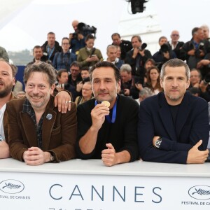 Philippe Katerine, Felix Moati, Alban Ivanov, Mathieu Amalric, Guillaume Canet, Balasingham Thamilchevan et Jonathan Zaccai - Photocall du film "Le grand bain" au 71ème Festival International du Film de Cannes, le 13 mai 2018. © Borde / Jacovides / Moreau / Bestimage