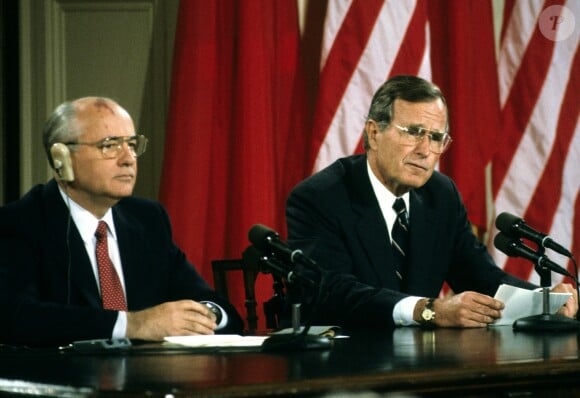 George H.W. Bush et Mikhail Gorbachev lors d'une conférence de presse après leur rencontre le 3 juin 1990. L'ancien président des Etats-Unis est mort à l'âge de 94 ans le 30 novembre 2018.