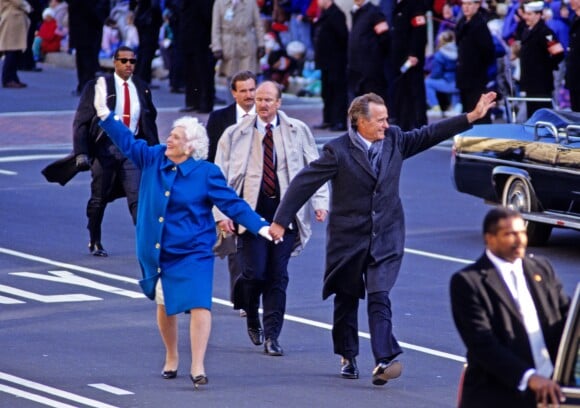 George H.W. Bush et Barbara Bush lors de la parade de l'investiture le 20 janvier 1989. L'ancien président des Etats-Unis est mort à l'âge de 94 ans le 30 novembre 2018.