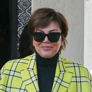 Kris Jenner - Les Kardashians sont allés déjeuner en famille et filmer un épisode de leur série Keeping Up With The Kardashian à Sherman Oaks, le 30 novembre 2018