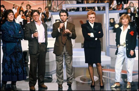 Anny Duperey, Bernard Giraudeau, Claude Serillon, Muriel Robin et Maria Pacôme en 1990 à Paris.