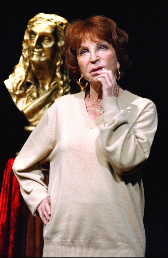Maria Pacôme au théâtre de la Gaîté Montparnasse en 2002 dans son seule-en-scène L'Eloge de la Paresse. © Serge Arnal/ABACA.