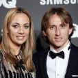 Luka Modric et sa femme Malena Costa Sjögren au photocall de la soirée des "GQ Awards Men of the Year" à Madrid, le 22 novembre 2018.