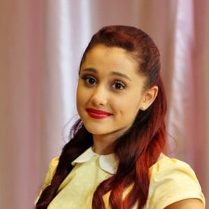 Exclusif - Ariana Grande rencontre ses fans a Vancouver pour la promotion de son nouveau film "Swindle", le 28 octobre 2012.