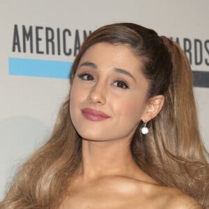 Ariana Grande à la cérémonie des American Music Awards à Los Angeles, le 24 novembre 2013.
