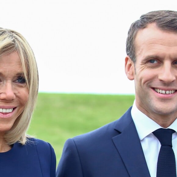 Le président Emmanuel Macron et sa femme Brigitte - Le président de la République Française et sa femme rendent hommages aux victimes du terrorisme d'Etat au Parc de la Mémoire à Buenos Aires le 29 novembre 2018. © Stéphane Lemouton / Bestimage