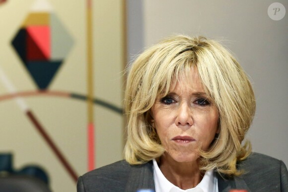 La première dame Brigitte Macron - Le président Emmanuel Macron et sa femme Brigitte visitent le centre de création artistique LaVallée à Molenbeek, Belgique le 20 novembre 2018. © Stéphane Lemouton / Bestimage