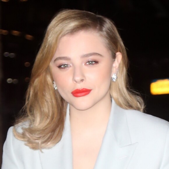 Chloe Grace Moretz arrive à la soirée "The Museum Of Modern Art Film Benefit Presented By CHANEL" en hommage à Martin Scorsese au MoMa à New York, le 19 novembre 2018.