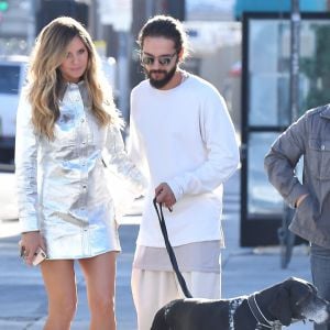 Heidi Klum embrasse son compagnon Tom Kaulitz lors d'une pause du tournage "Germany's Next Top Model" à Los Angeles le 4 décembre 2018.