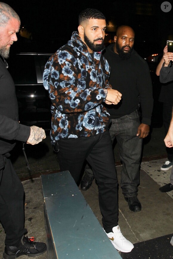 Drake arrive au club "Poppy" à Los Angeles, le 18 octobre 2018.  Drake celebrates another sold out Aubrey & the Three Migos show at Poppy with his crew afterwards. Despite the feud with Pusha T the rapper seems unbothered as he dashes in. October 18th, 2018.18/10/2018 - Los Angeles