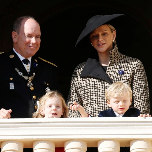 Le prince Albert II de Monaco, sa femme la princesse Charlene et leurs enfants, la princesse Gabriella et le prince Jacques - La famille princière de Monaco au balcon du palais lors de la fête nationale monégasque, à Monaco. Le 19 novembre 2018. © Jean-François Ottonello / Nice Matin / Bestimage