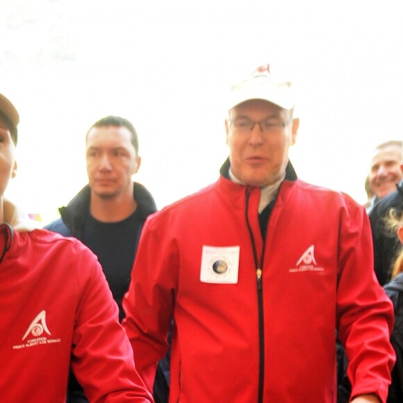 Le prince Albert II de Monaco, sa femme la princesse Charlène de Monaco avec leurs jumeaux le prince Jacques et la princesse Gabriella participent à une "Marche pour le Climat" à Monaco, le 29 novembre 2015 © Bruno Bébert / Bestimage