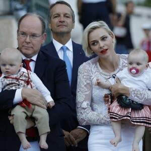 Le prince Albert de Monaco, son fils le prince Jacques, la princesse Charlène, sa fille la princesse Gabriella, Georges Marsan (le maire de Monaco) - Le prince Albert de Monaco et la princesse Charlène, accompagnés de leurs enfants le prince Jacques et la princesse Gabriella, habillés en costume traditionnel, au traditionnel pique-nique de la Principauté, qui se tient chaque année au parc de la princesse Antoinette le 28 août 2015 à Monaco.