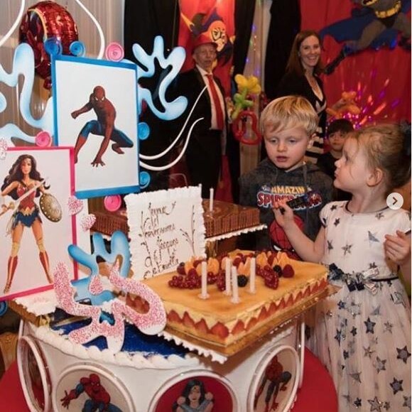 Gabriella et Jacques de Monaco ont fêté leurs 4 ans au palais princier le 9 décembre 2018. Photo publiée sur Instagram par Charlene de Monaco le 10 décembre 2018.
