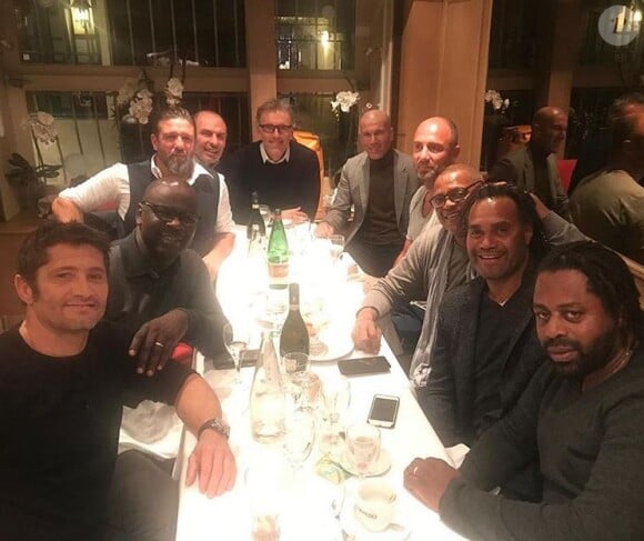 Bixente Lizarazu a fêté ses 49 ans avec plusieurs anciens membres de l'équipe de France 98. Photo publiée par Zinédine Zidane le 11 décembre 2018.