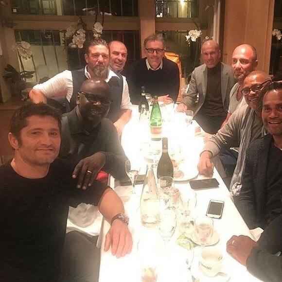 Bixente Lizarazu a fêté ses 49 ans avec plusieurs anciens membres de l'équipe de France 98. Photo publiée par Zinédine Zidane le 11 décembre 2018.