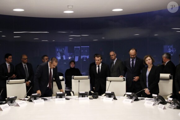 Le président de la République française Emmanuel Macron à la sortie de la réunion de crise avec le Premier ministre Edouard Philippe, le secrétaire d'État auprès du ministre de l'Intérieur Laurent Nuñez, et le directeur de cabinet du ministre de l'Intérieur Stéphane Bouillon au ministère de l'Intérieur à l'hôtel Beauvau à Paris, France, le 12 décembre 2018 (peu après minuit), après une attaque terroriste meurtrière sur le marché de Noël à Strasbourg. Selon le dernier rapport, deux personnes sont mortes et 11 personnes ont été blessées. Le tireur serait en fuite et le motif de l'attaque n'est toujours pas clair. © Etienne Laurent/Pool/Bestimage