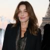 Carla Bruni-Sarkozy - People au défilé de mode "Saint-Laurent" PAP printemps-été 2019 au Trocadero devant la Tour Eiffel à Paris le 25 septembre 2018 © Denis Guignebourg/Bestimage