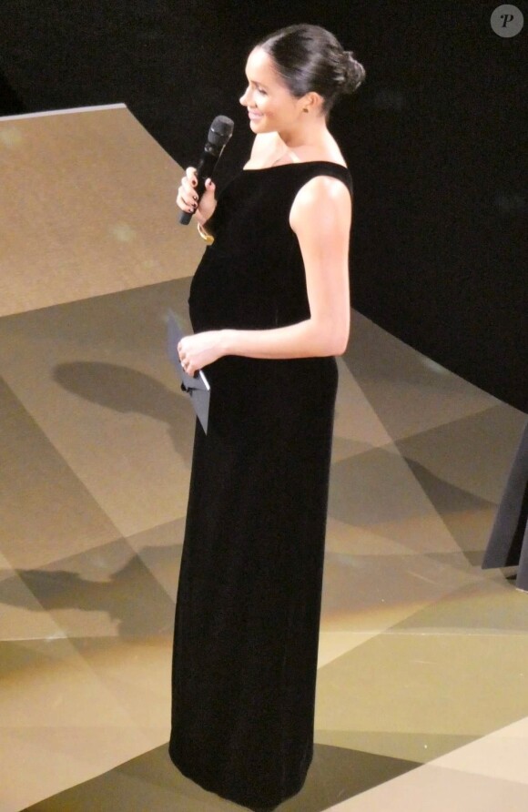 La duchesse de Sussex, Meghan Markle, enceinte à la soirée British Fashion Awards 2018 en partenariat avec Swarovski au Royal Albert Hall à Londres, le 10 décembre 2018.