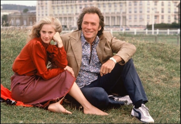 Clint Eastwood et Sondra Locke sur un tournage (non daté)
