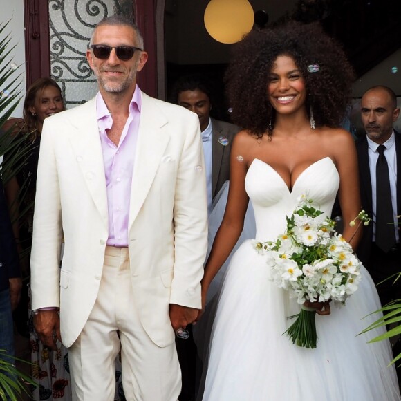 Vincent Cassel et Tina Kunakey se sont mariés à la mairie de Bidart le 24 août 2018. © Patrick Bernard / Guillaume Collet / Bestimage