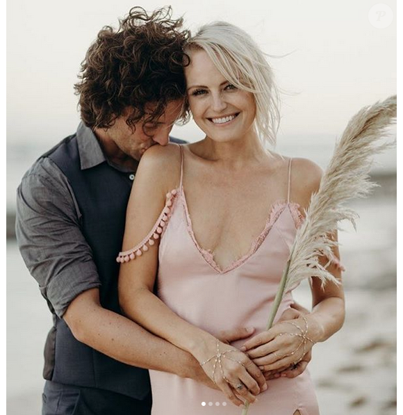 Malin Akerman et Jack Donnelly se sont mariés le 1er décembre 2018 sur une plage du Mexique. Les deux acteurs se sont fiancés l'année précédente, après quelques mois de relation.