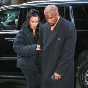 Kim Kardashian et son mari Kanye West arrivent à leur hôtel à New York, le 3 décembre 2018.