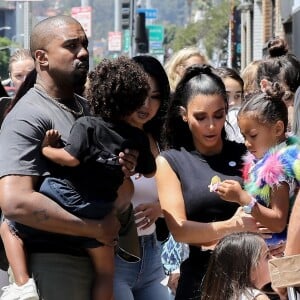 Kim Kardashian avec son mari Kanye West et leurs enfants Saint West et North West - Les Kardashian sont allés déjeuner avec leurs enfants au restaurant Carousel à Los Angeles, le 13 juillet 2018.