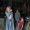 Sofia Richie fait du shopping avec son compagnon Scott Disick et sa fille Penelope Disick le 8 décembre 2018.
