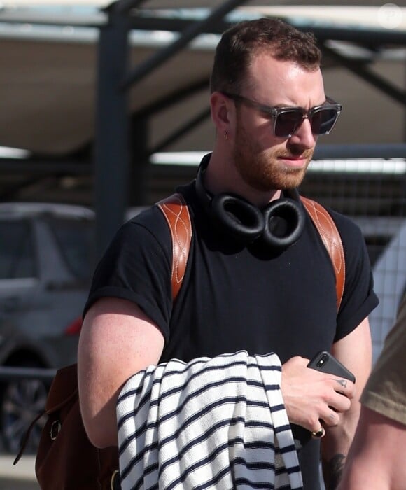 Sam Smith arrive à l'aéroport de Perth en Australie, le 18 novembre 2018.