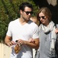 Exclusif - Emily VanCamp et son petit ami Joshua Bowman se rendent chez un ami à West Hollywood le 13 février 2014.