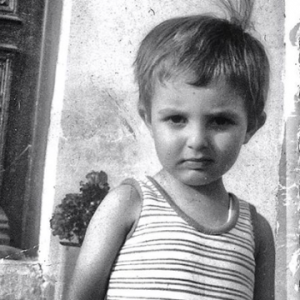 Nikos Aliagas enfant, un cliché dévoilé le 19 décembre 2018.