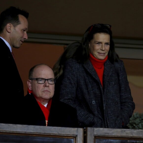 Le prince Albert II de Monaco, avec à ses côtés la princesse Stéphanie de Monaco, l'air sombre lors de la nouvelle défaite de l'AS Monaco contre Guingamp lors de la 19ème journée de ligue 1 au stade Louis II de Monaco le 22 décembre 2018. © Franz Chavaroche/Nice Matin/Bestimage