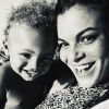 Yelena Noah pose avec son fils (au prénom inconnu) à Hawaï le 21 septembre 2018.