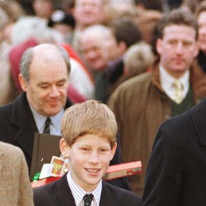 Le prince Charles et ses fils, Harry et William, à Sandringam pour Noël, en 1997.