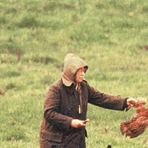 Elizabeth II en pleine partie de chasse à Sandringham en 1994.