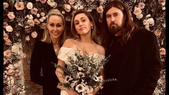 Miley Cyrus mariée à Liam Hemsworth : Entourée de ses parents pour le grand jour