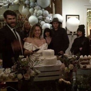 Billy Ray Cyrus partage une partage une photo du mariage de sa fille Miley Cyrus avec Liam Hemsworth célébré le 23 décembre 2018.